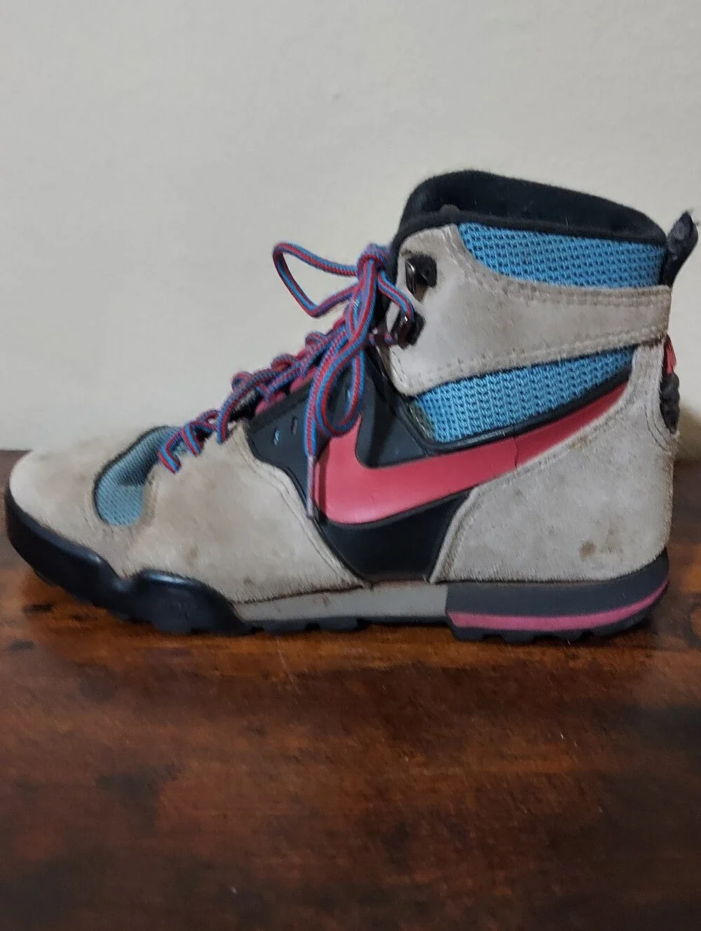 Vintage 80's 90's OG Nike lava High hiking Boots womens size 9